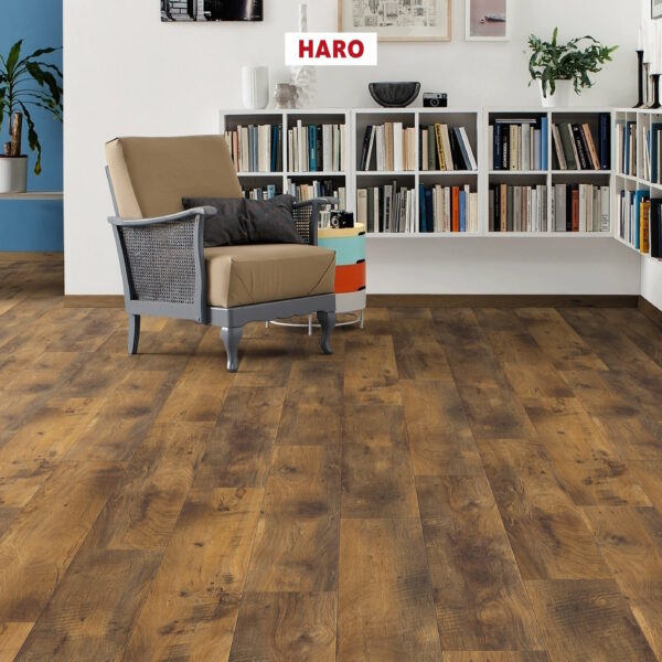 526678_haro_laminatboden_landhausdiele_4v_eiche_altholz_strukturiert_matt_01