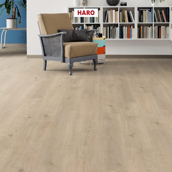 538696_haro_laminatboden_landhausdiele_4v_eiche_contura_steingrau_authentic_01